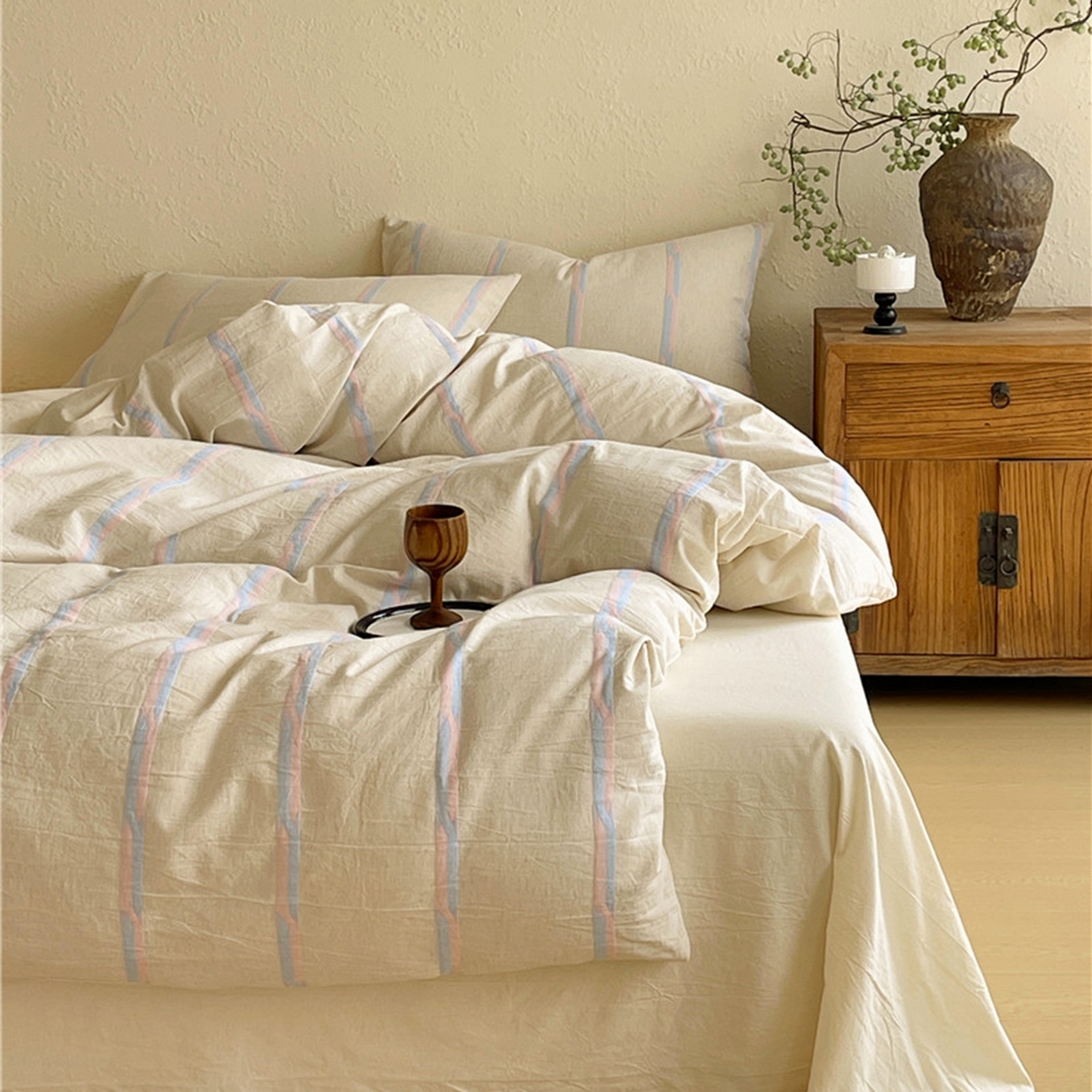 91家纺网 家纺一手货源 找家纺 （总）琪格格纺织 2026新款A类棉麻亚麻侘寂风条纹提花四件套-平行线系列