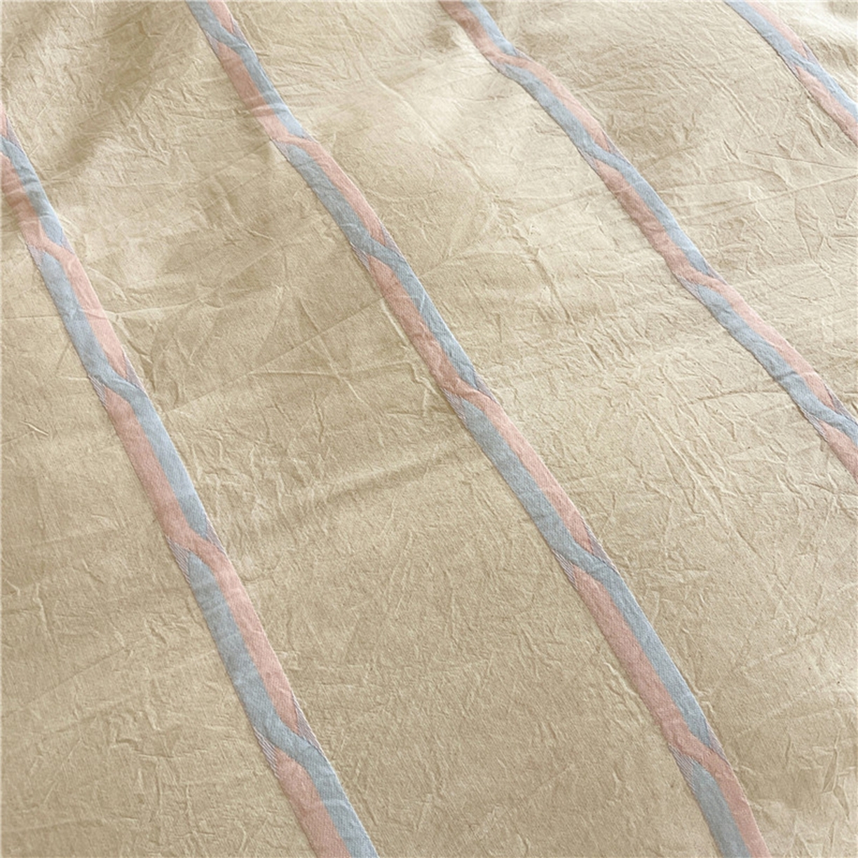 91家纺网 家纺一手货源 找家纺 琪格格纺织 2026新款A类棉麻亚麻侘寂风条纹提花四件套-平行线系列 平行线 粉条