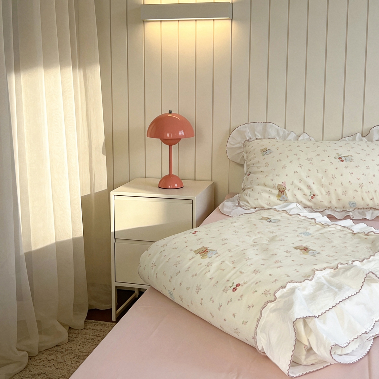 91家纺网 家纺一手货源 找家纺 荣轩家居 2026新款韩式月芽款大花边全棉双层纱夏被夏凉被空调被 奶油猫咪