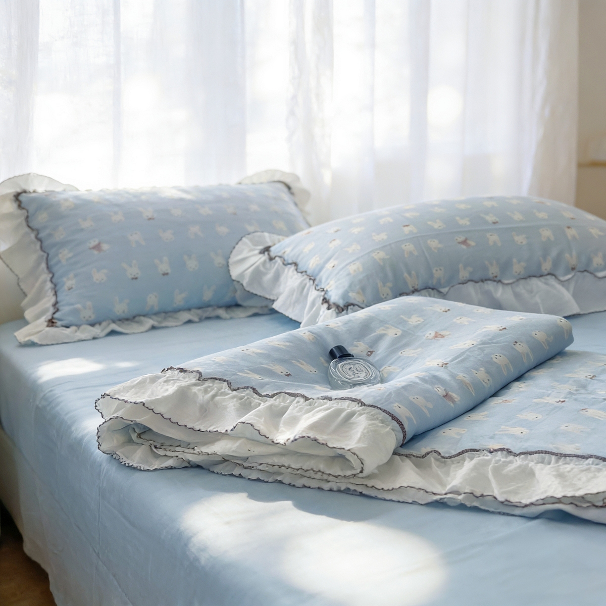 91家纺网 家纺一手货源 找家纺 荣轩家居 2026新款韩式月芽款大花边全棉双层纱夏被夏凉被空调被 海盐兔兔