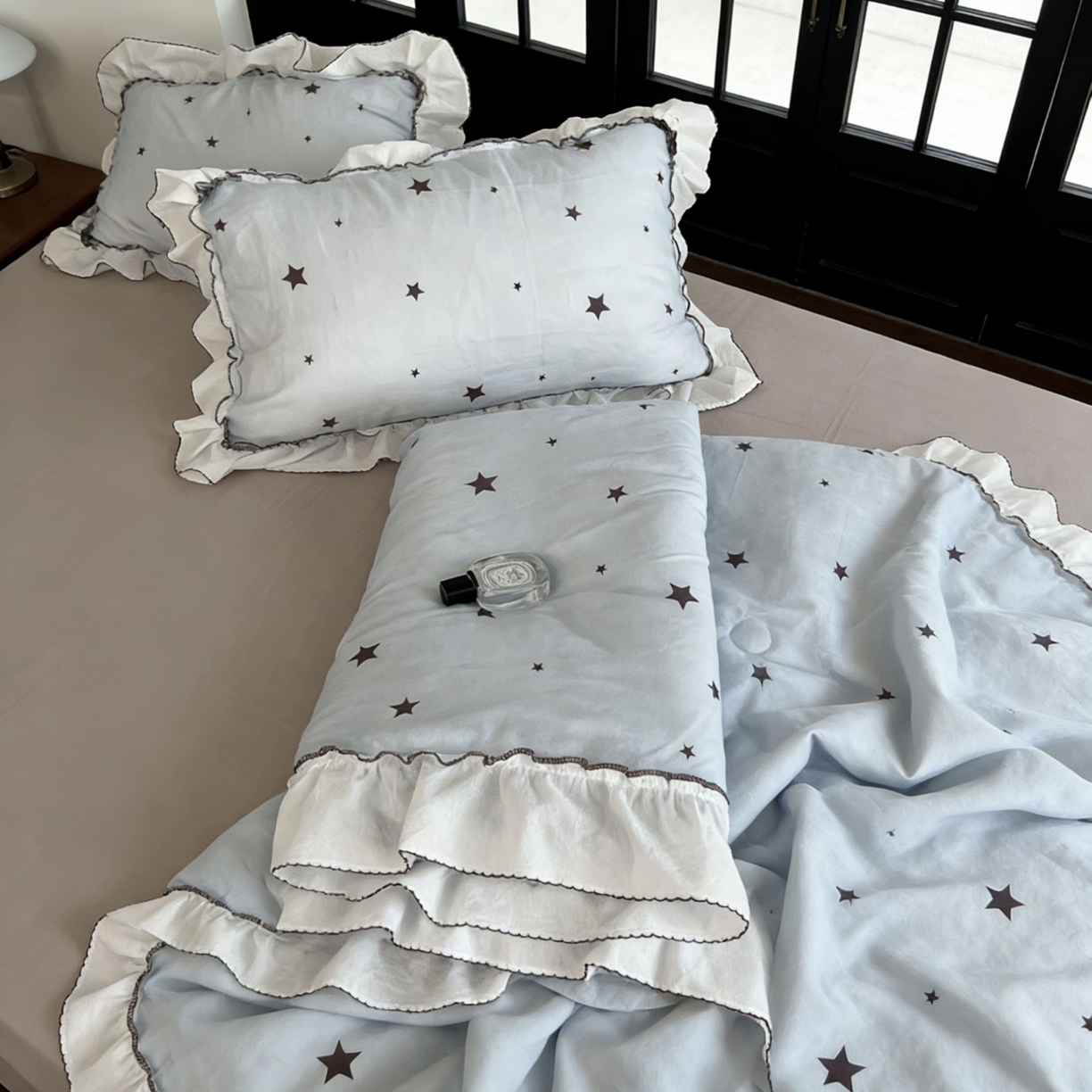 91家纺网 家纺一手货源 找家纺 荣轩家居 2026新款韩式月芽款大花边全棉双层纱夏被夏凉被空调被 星晚-蓝