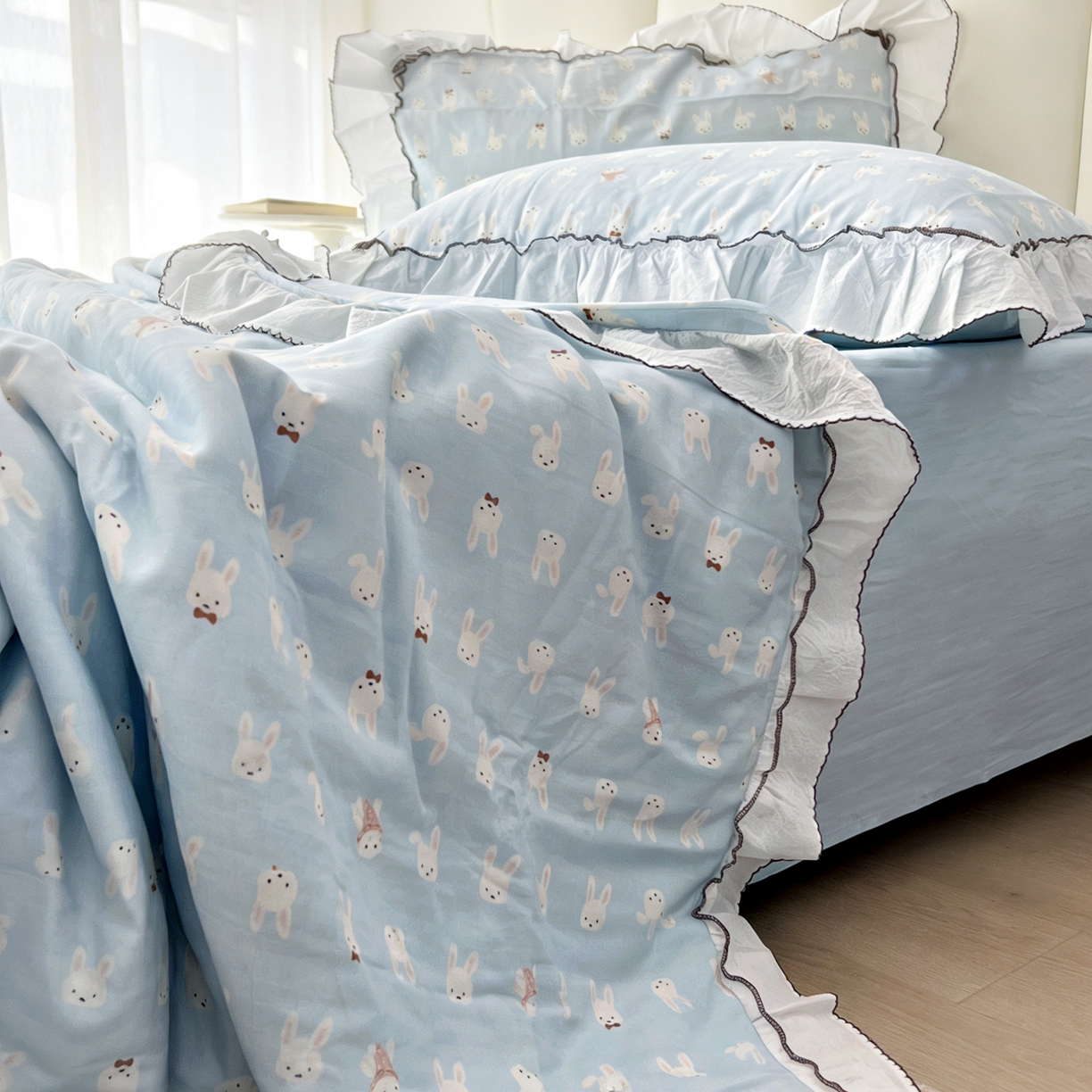 91家纺网 家纺一手货源 找家纺 荣轩家居 2026新款韩式月芽款大花边全棉双层纱夏被夏凉被空调被 海盐兔兔