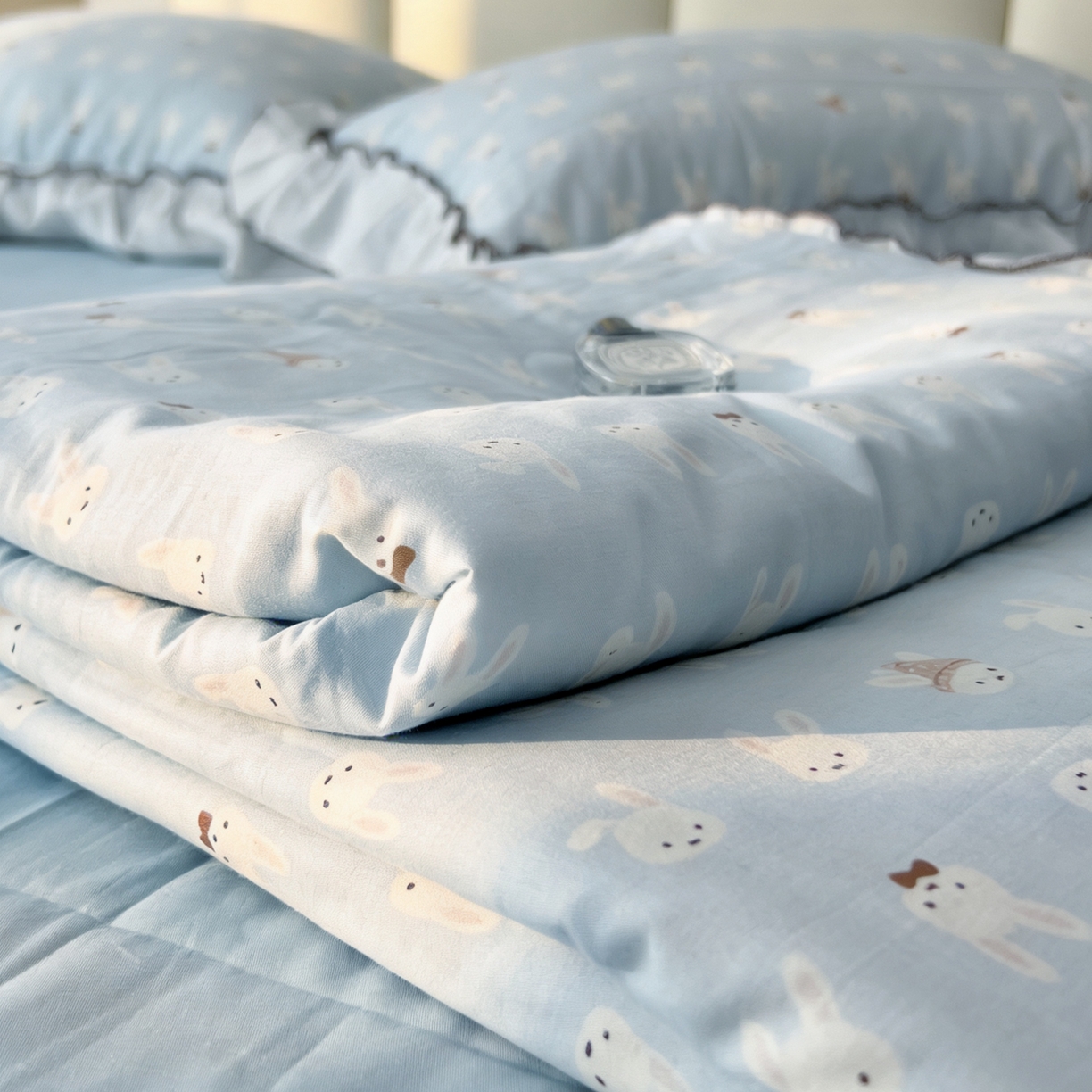 91家纺网 家纺一手货源 找家纺 荣轩家居 2026新款韩式月芽款大花边全棉双层纱夏被夏凉被空调被 海盐兔兔