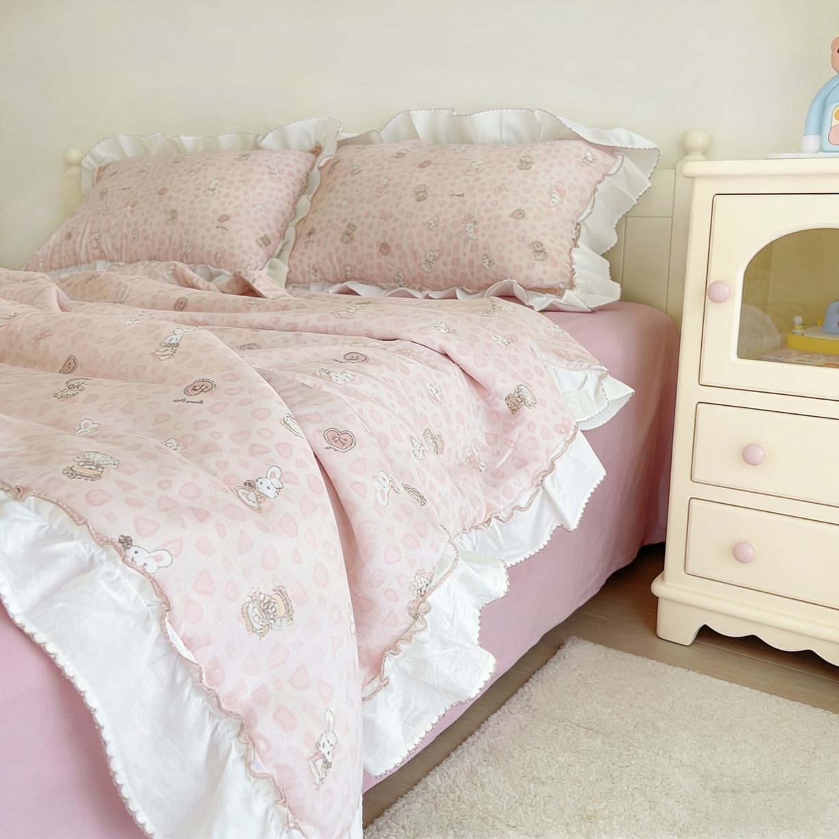 91家纺网 家纺一手货源 找家纺 荣轩家居 2026新款韩式月芽款大花边全棉双层纱夏被夏凉被空调被 春伴