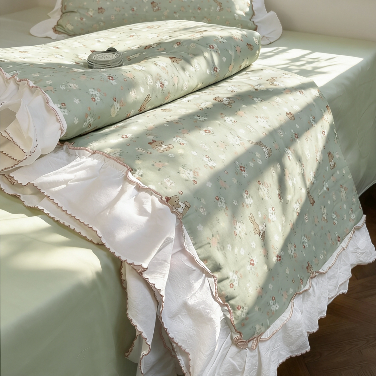 91家纺网 家纺一手货源 找家纺 荣轩家居 2026新款韩式月芽款大花边全棉双层纱夏被夏凉被空调被 清野织梦