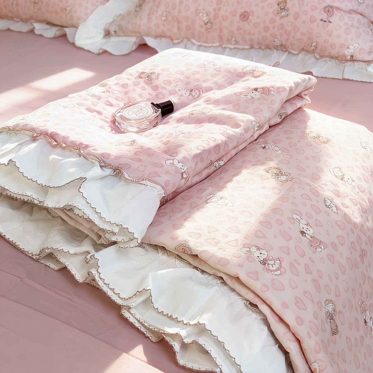 91家纺网 家纺一手货源 找家纺 荣轩家居 2026新款韩式月芽款大花边全棉双层纱夏被夏凉被空调被 春伴