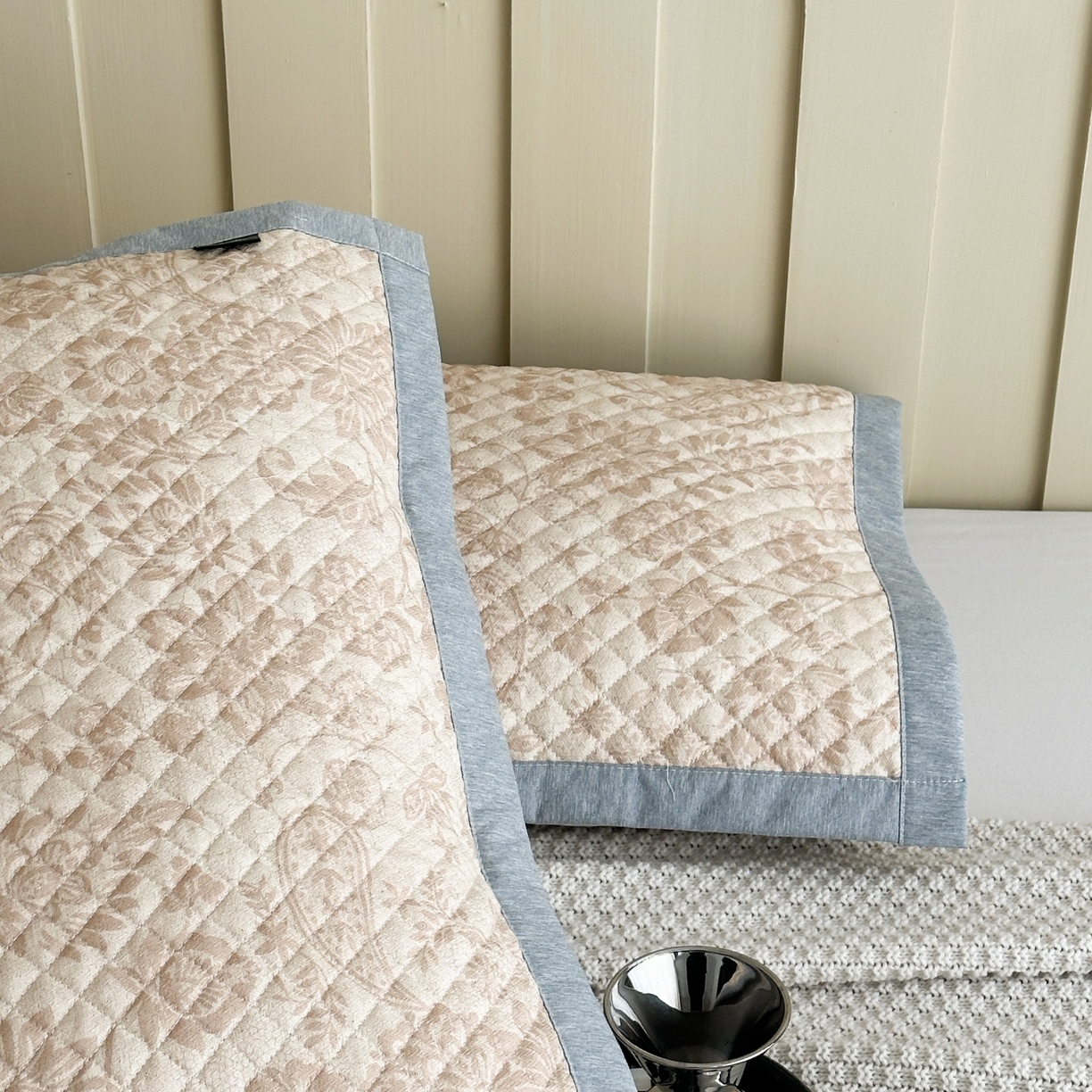 91家纺网 家纺一手货源 找家纺 凌云家纺 2026新款复古棉麻老粗布夹棉枕巾 宝相花