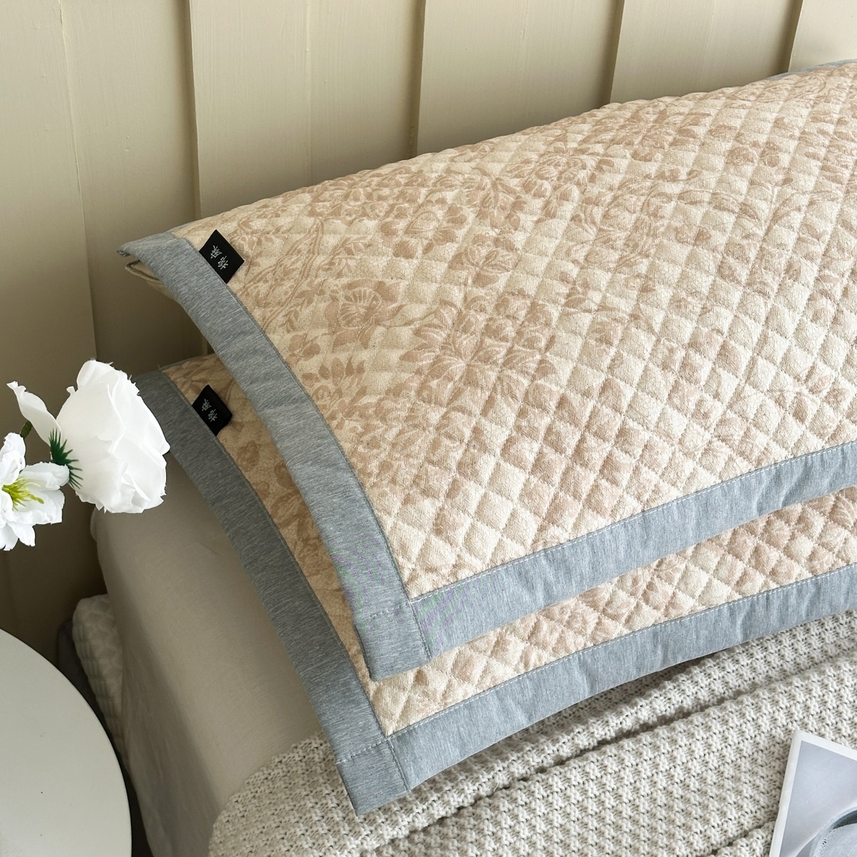 91家纺网 家纺一手货源 找家纺 凌云家纺 2026新款复古棉麻老粗布夹棉枕巾 宝相花