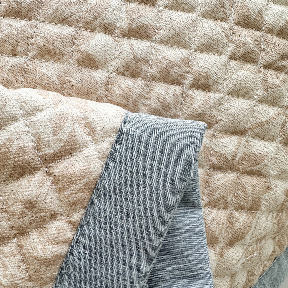 91家纺网 家纺一手货源 找家纺 凌云家纺 2026新款复古棉麻老粗布夹棉枕巾 宝相花