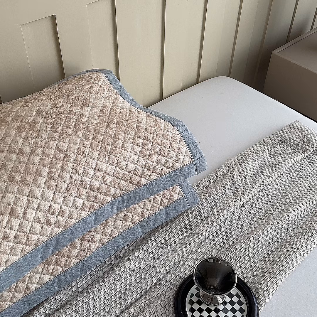 91家纺网 家纺一手货源 找家纺 凌云家纺 2026新款复古棉麻老粗布夹棉枕巾 宝相花