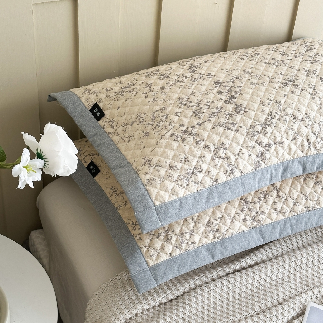 91家纺网 家纺一手货源 找家纺 凌云家纺 2026新款复古棉麻老粗布夹棉枕巾 冬梅枝语