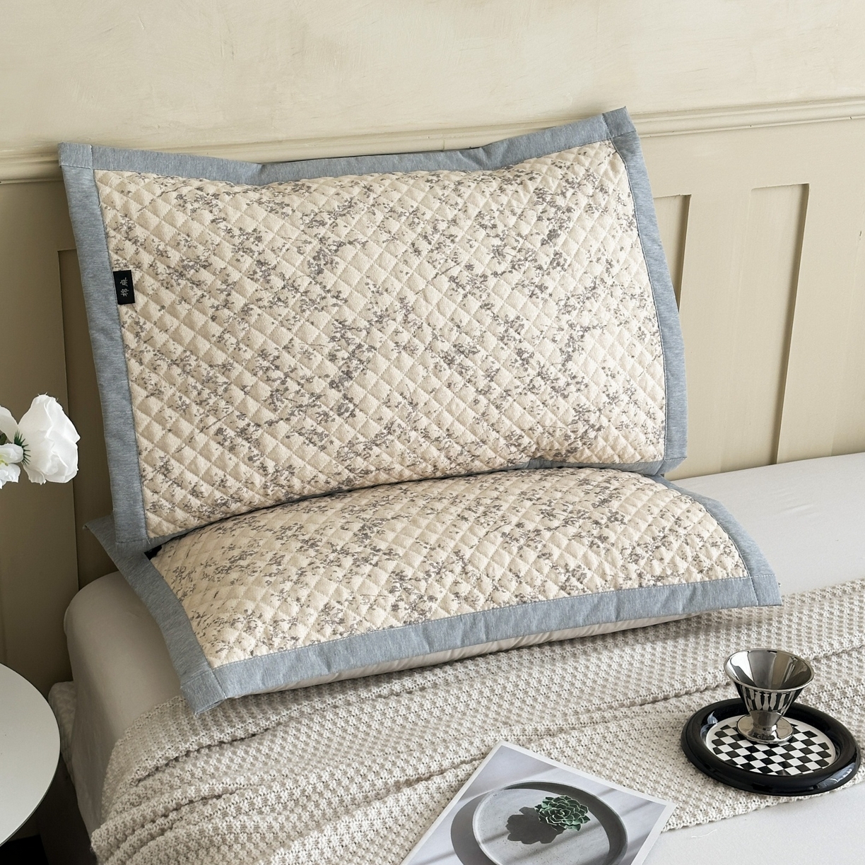 91家纺网 家纺一手货源 找家纺 凌云家纺 2026新款复古棉麻老粗布夹棉枕巾 冬梅枝语