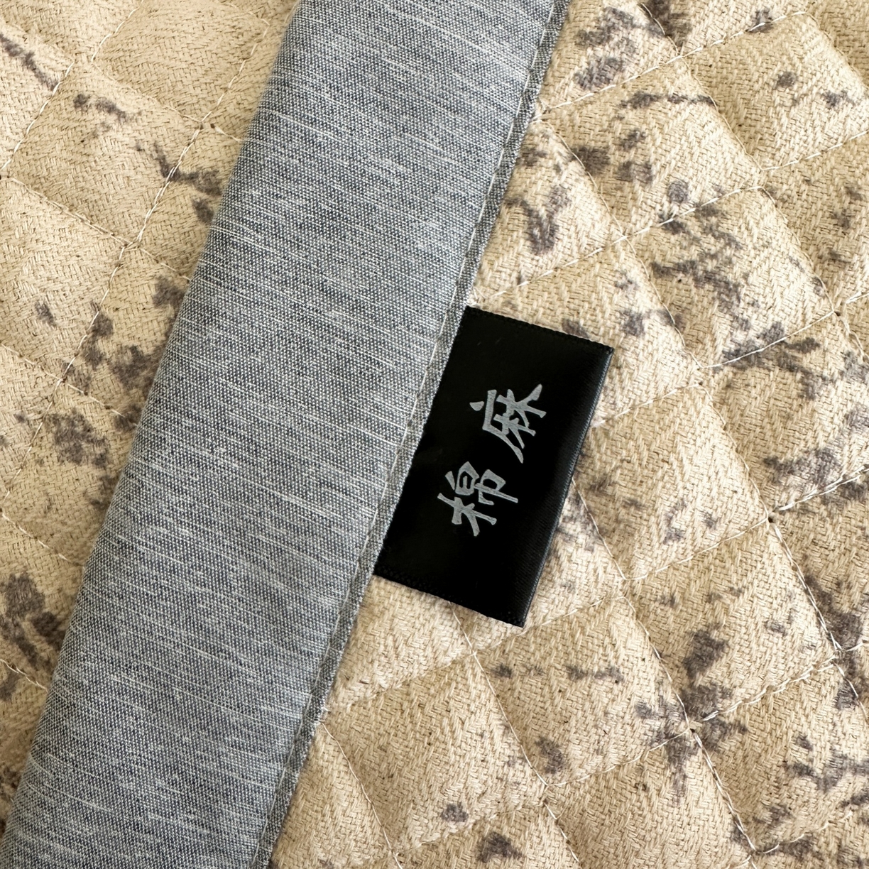 91家纺网 家纺一手货源 找家纺 凌云家纺 2026新款复古棉麻老粗布夹棉枕巾 冬梅枝语