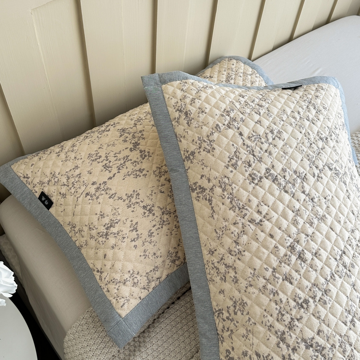 91家纺网 家纺一手货源 找家纺 凌云家纺 2026新款复古棉麻老粗布夹棉枕巾 冬梅枝语