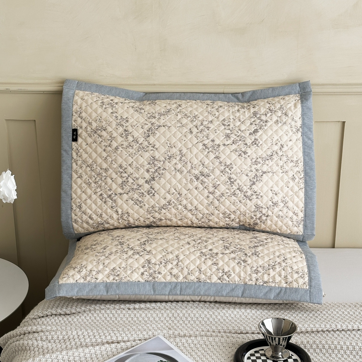 91家纺网 家纺一手货源 找家纺 凌云家纺 2026新款复古棉麻老粗布夹棉枕巾 冬梅枝语