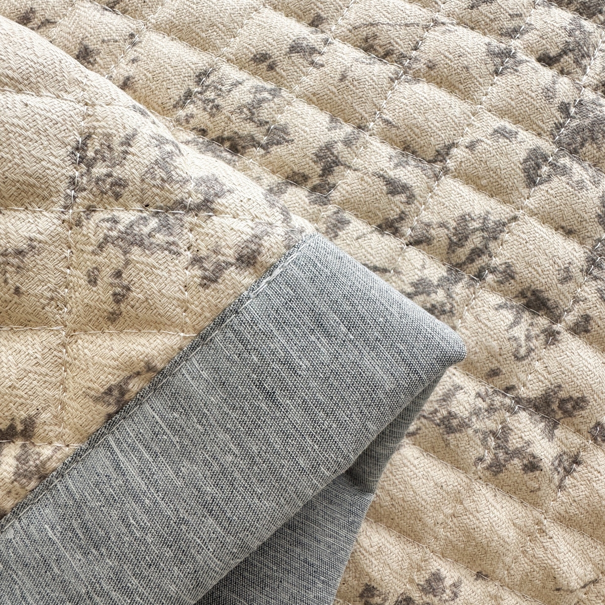 91家纺网 家纺一手货源 找家纺 凌云家纺 2026新款复古棉麻老粗布夹棉枕巾 冬梅枝语