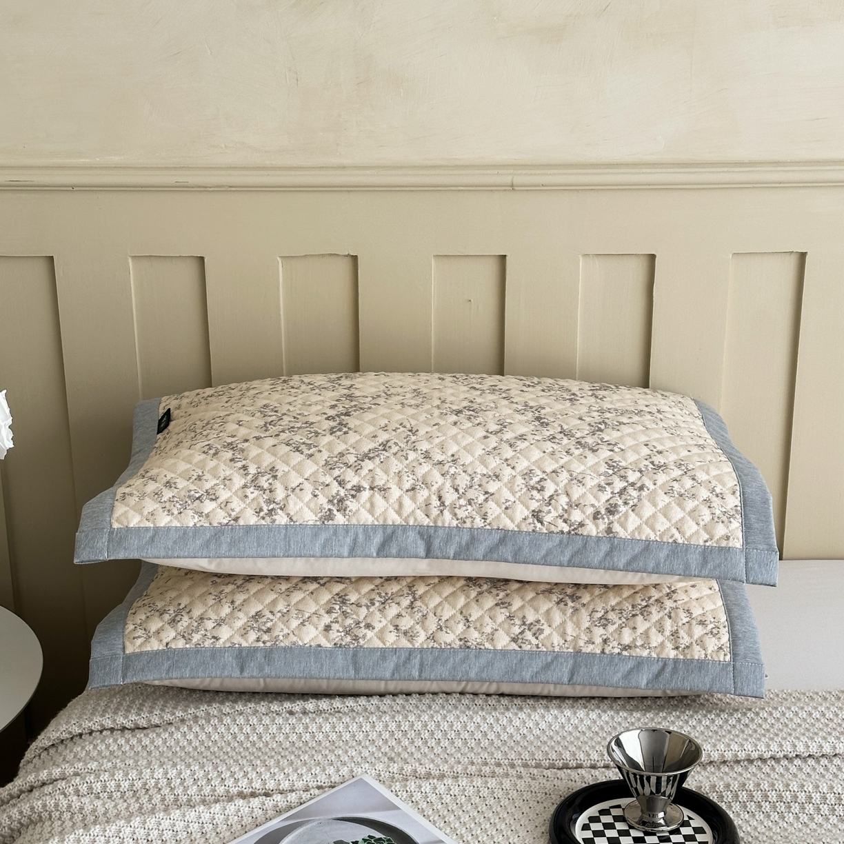 91家纺网 家纺一手货源 找家纺 凌云家纺 2026新款复古棉麻老粗布夹棉枕巾 冬梅枝语