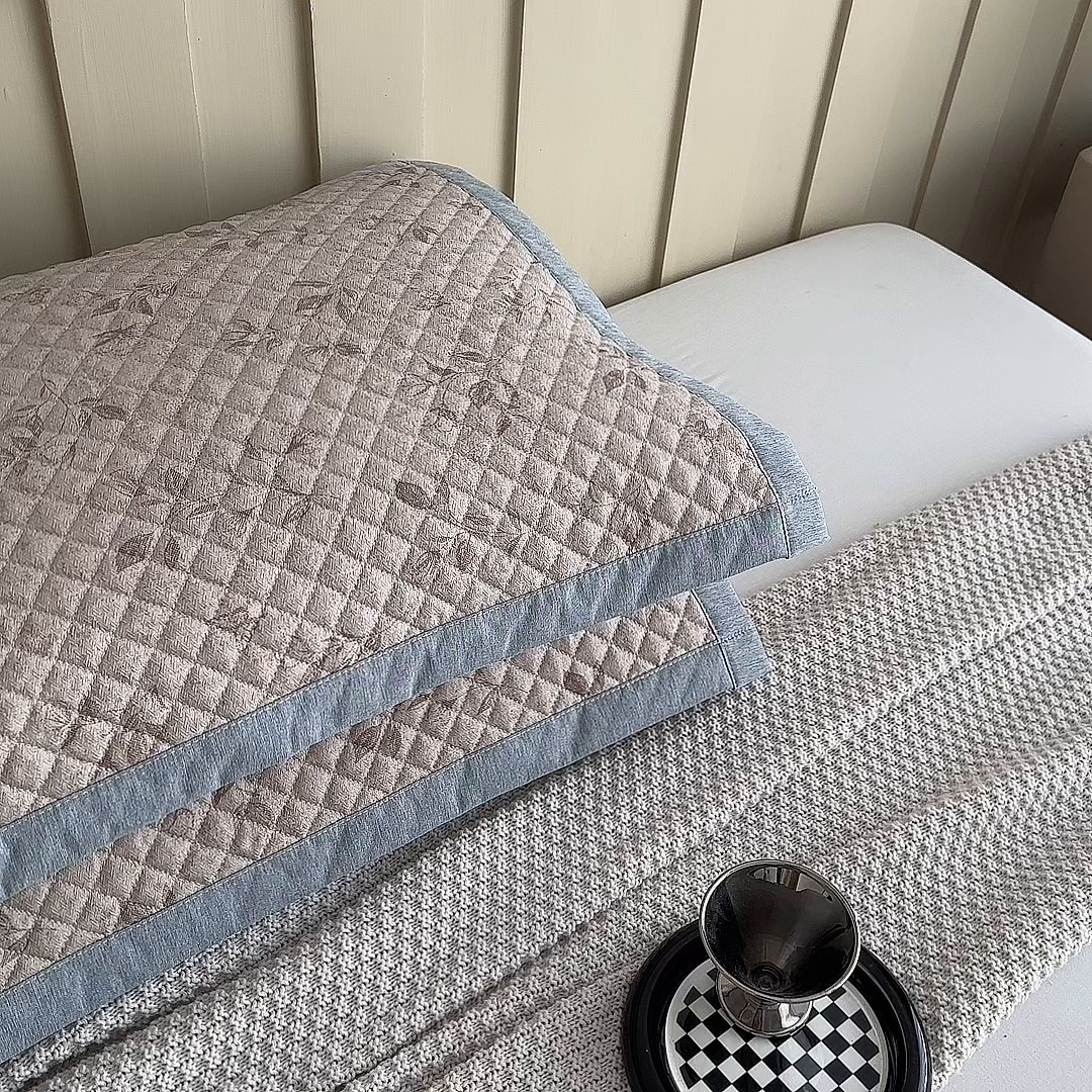 91家纺网 家纺一手货源 找家纺 凌云家纺 2026新款复古棉麻老粗布夹棉枕巾 花蝶