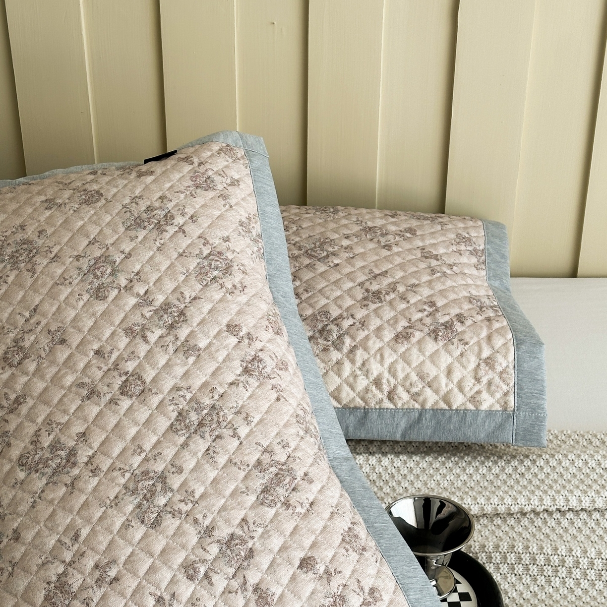 91家纺网 家纺一手货源 找家纺 凌云家纺 2026新款复古棉麻老粗布夹棉枕巾 曼塔玫瑰