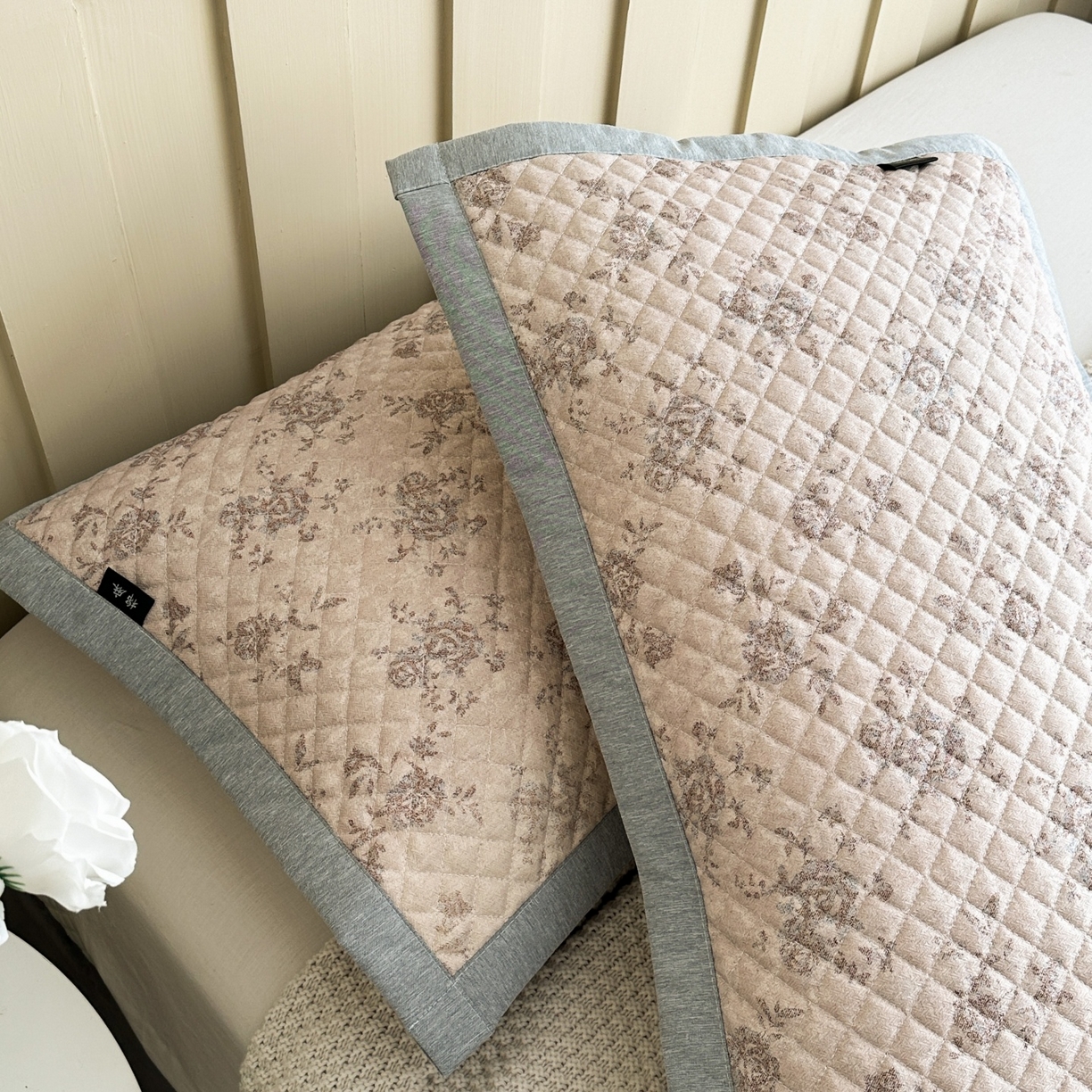 91家纺网 家纺一手货源 找家纺 凌云家纺 2026新款复古棉麻老粗布夹棉枕巾 曼塔玫瑰