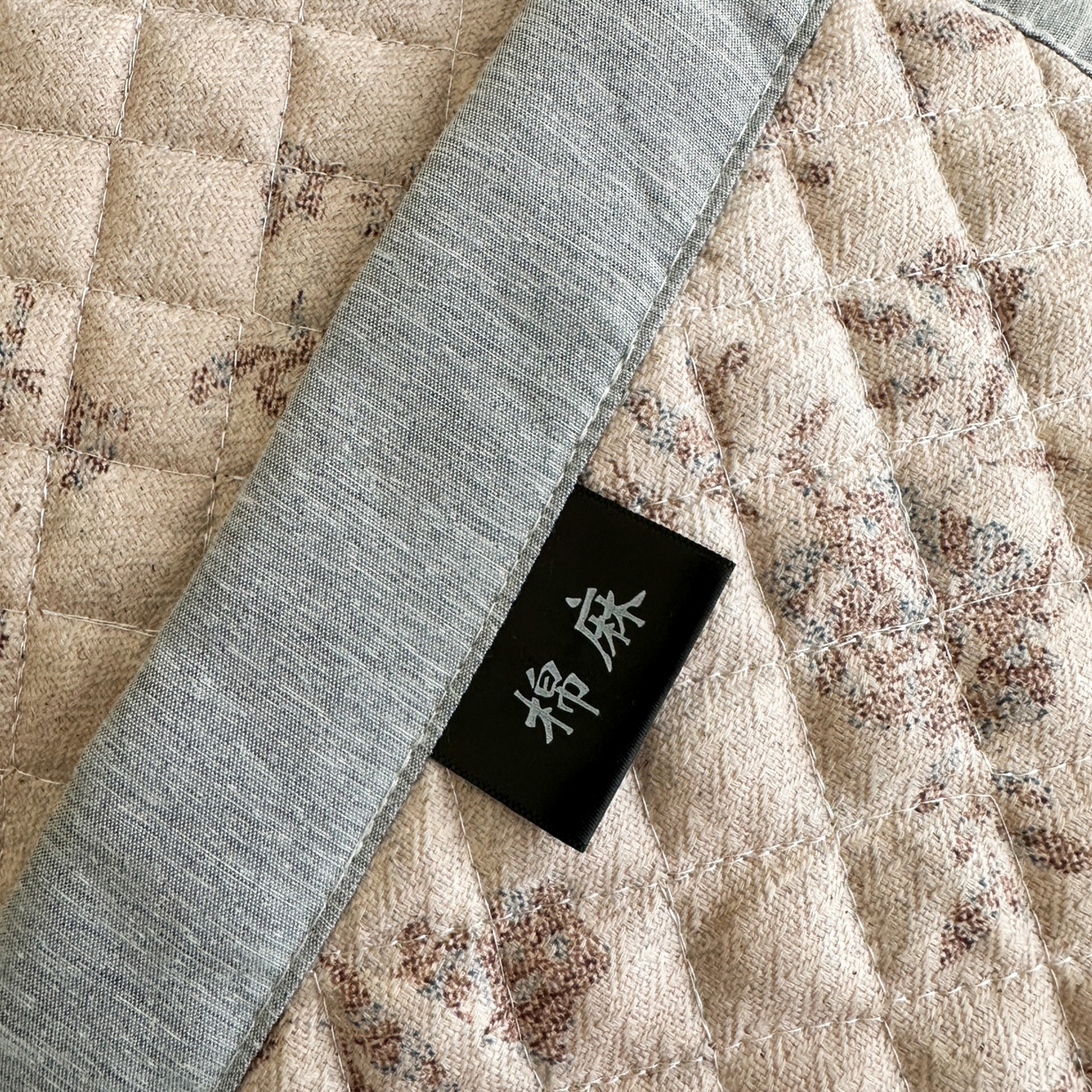 91家纺网 家纺一手货源 找家纺 凌云家纺 2026新款复古棉麻老粗布夹棉枕巾 曼塔玫瑰