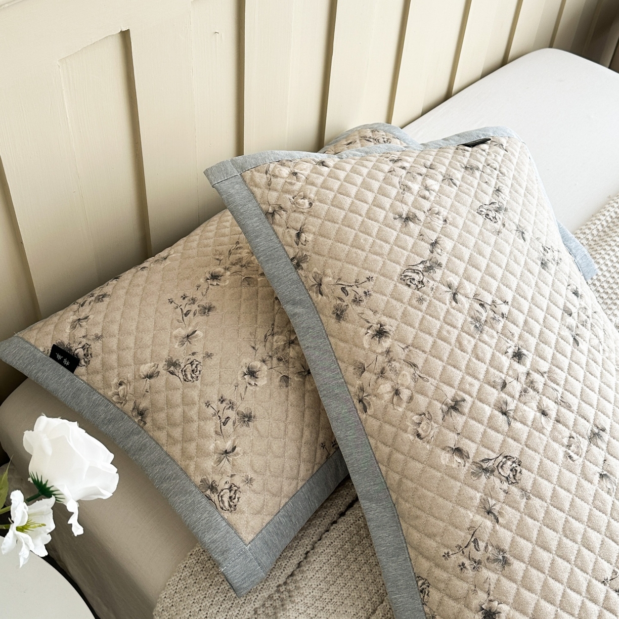 91家纺网 家纺一手货源 找家纺 凌云家纺 2026新款复古棉麻老粗布夹棉枕巾 墨梅