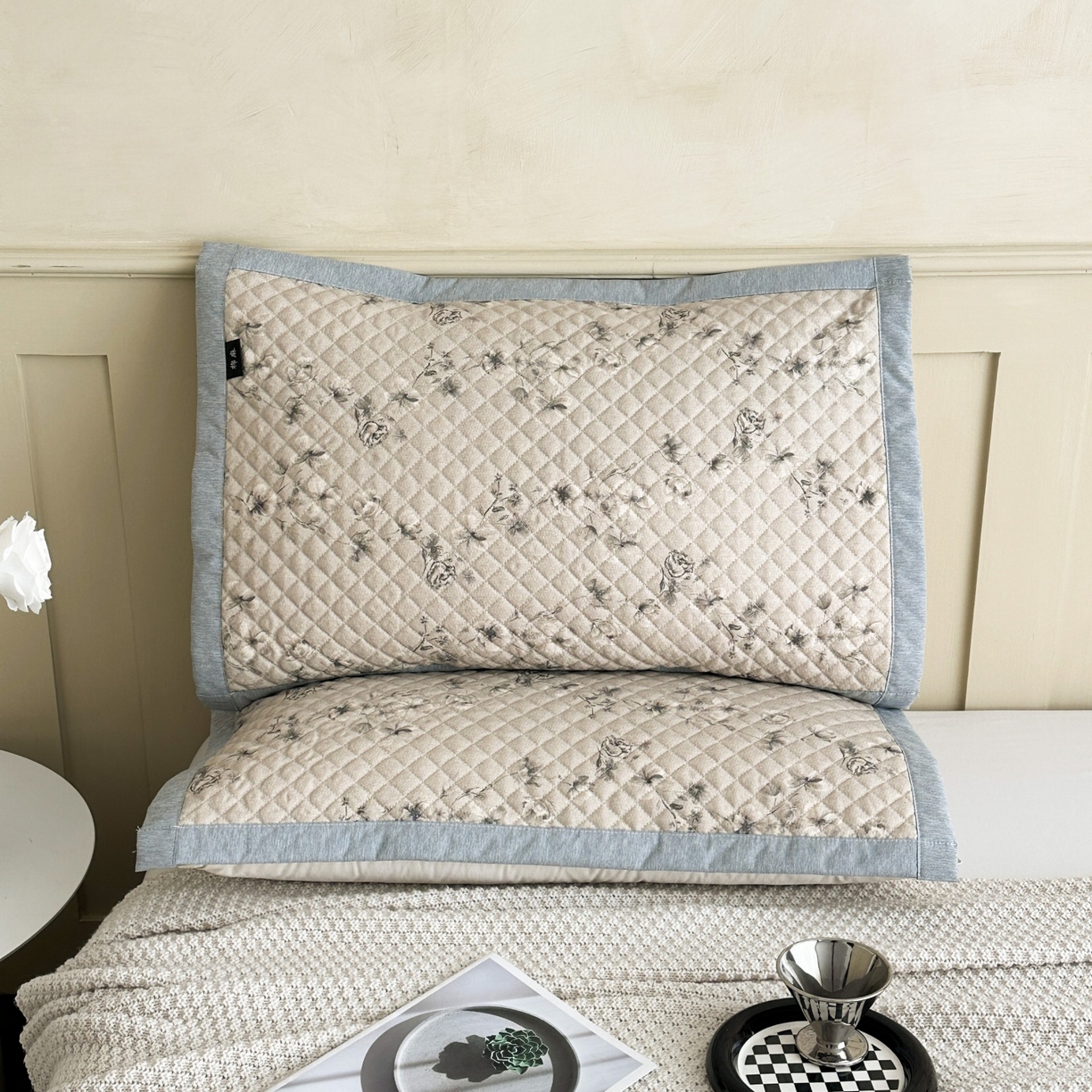 91家纺网 家纺一手货源 找家纺 凌云家纺 2026新款复古棉麻老粗布夹棉枕巾 墨梅