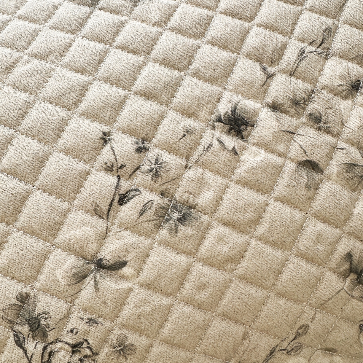 91家纺网 家纺一手货源 找家纺 凌云家纺 2026新款复古棉麻老粗布夹棉枕巾 墨梅