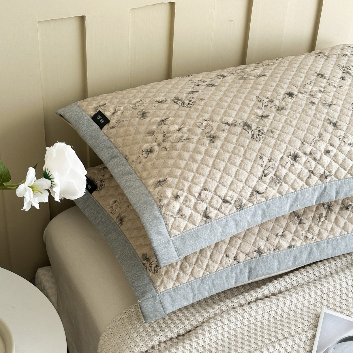 91家纺网 家纺一手货源 找家纺 凌云家纺 2026新款复古棉麻老粗布夹棉枕巾 墨梅