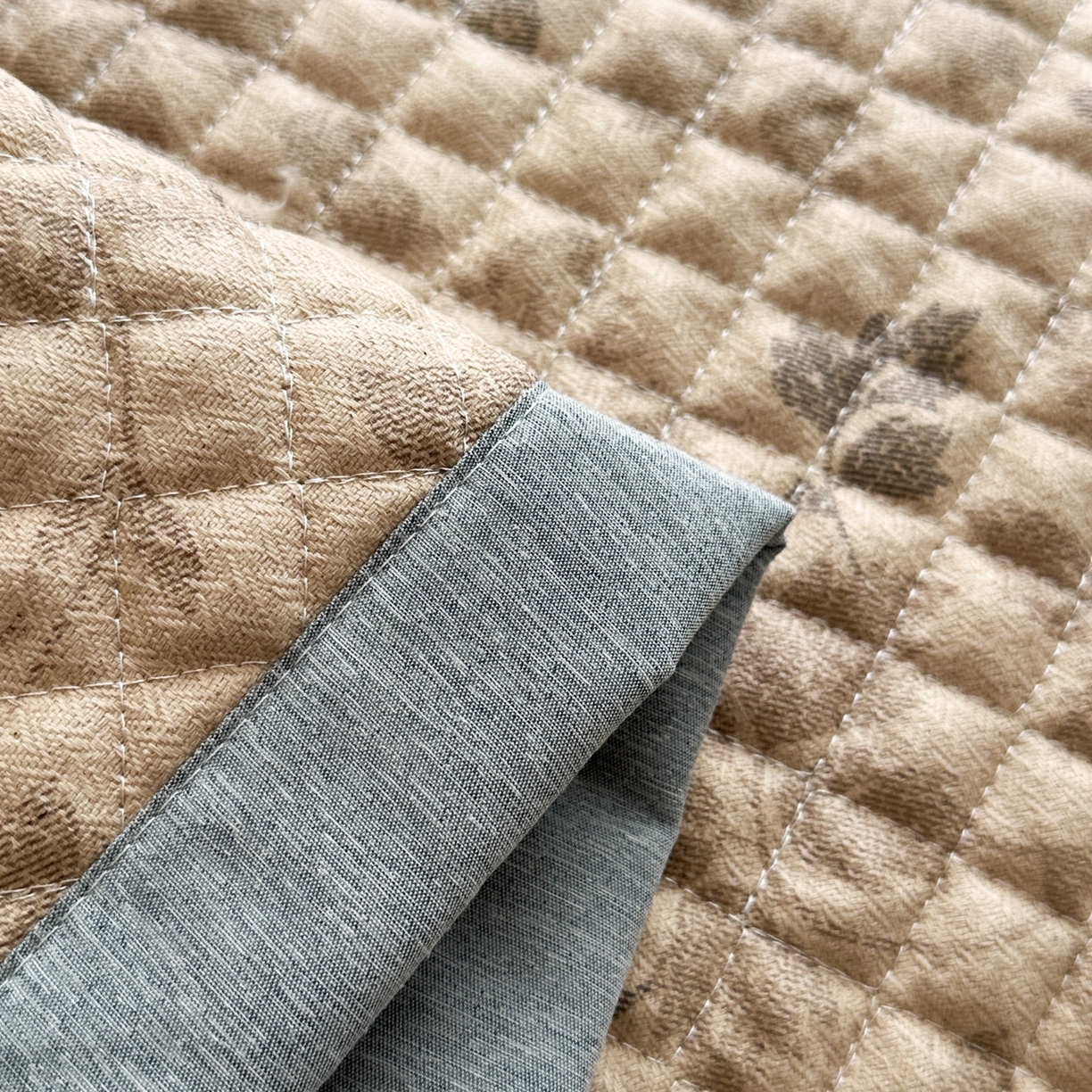 91家纺网 家纺一手货源 找家纺 凌云家纺 2026新款复古棉麻老粗布夹棉枕巾 藤花间