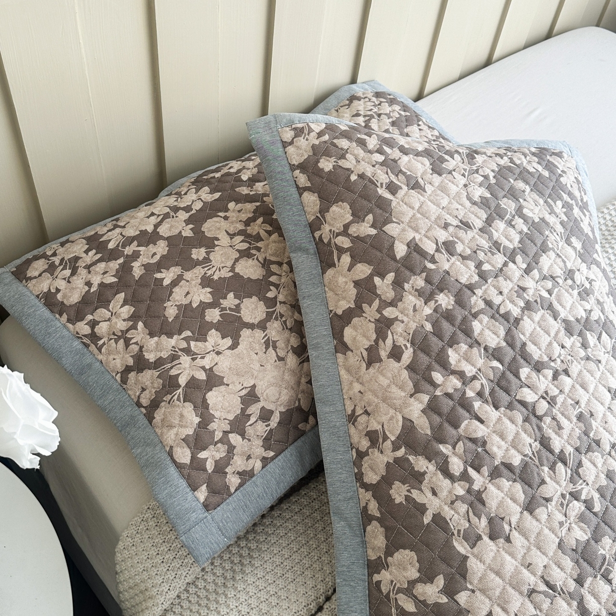 91家纺网 家纺一手货源 找家纺 凌云家纺 2026新款复古棉麻老粗布夹棉枕巾 月季锦簇