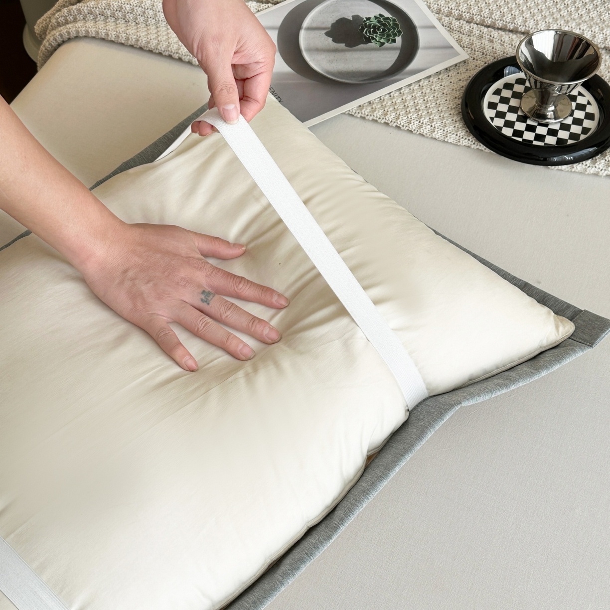 91家纺网 家纺一手货源 找家纺 凌云家纺 2026新款复古棉麻老粗布夹棉枕巾 月季锦簇