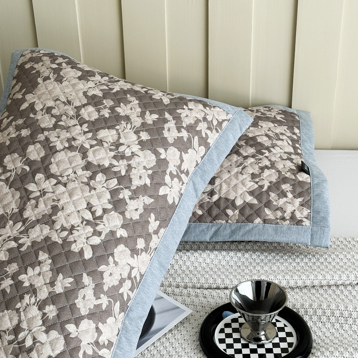 91家纺网 家纺一手货源 找家纺 凌云家纺 2026新款复古棉麻老粗布夹棉枕巾 月季锦簇