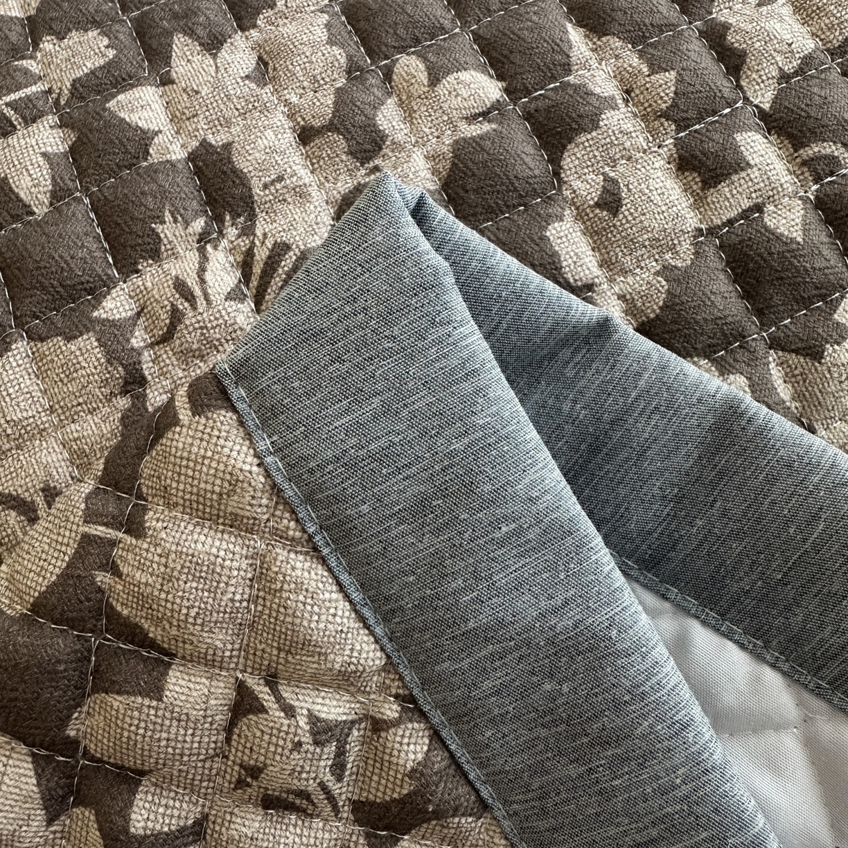 91家纺网 家纺一手货源 找家纺 凌云家纺 2026新款复古棉麻老粗布夹棉枕巾 月季锦簇