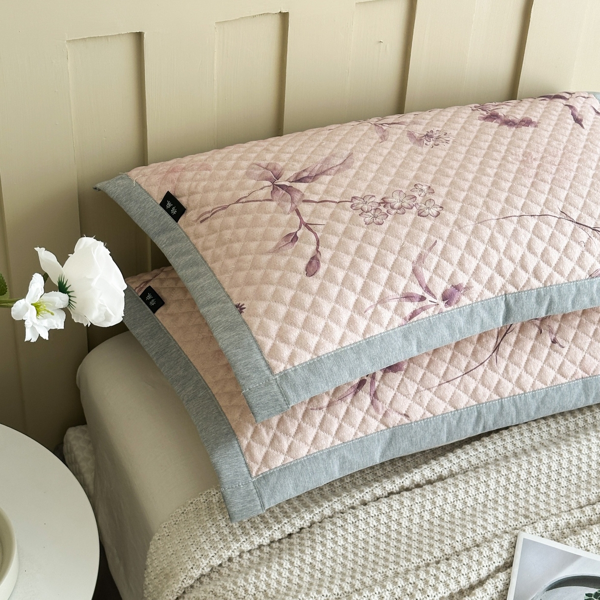 91家纺网 家纺一手货源 找家纺 凌云家纺 2026新款复古棉麻老粗布夹棉枕巾 紫叶繁花