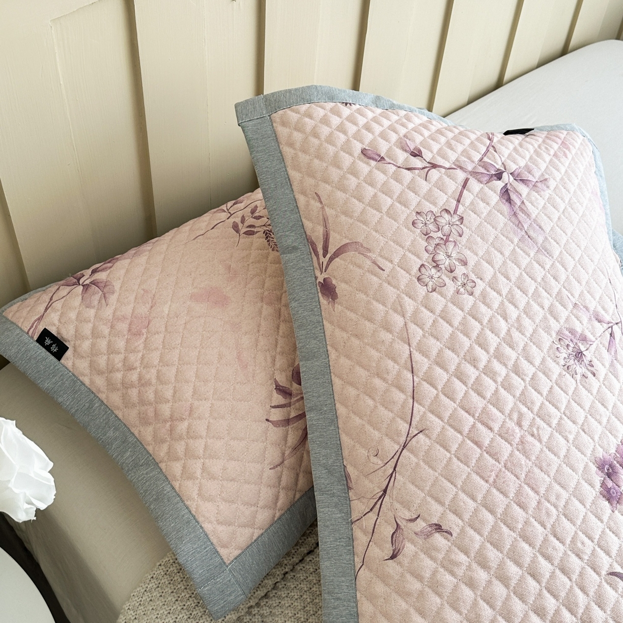 91家纺网 家纺一手货源 找家纺 凌云家纺 2026新款复古棉麻老粗布夹棉枕巾 紫叶繁花