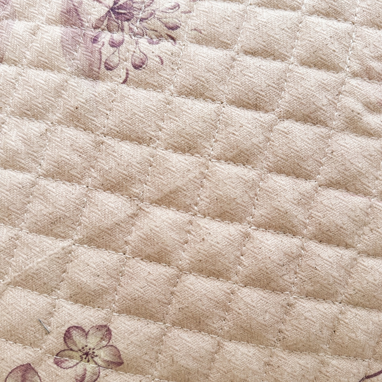 91家纺网 家纺一手货源 找家纺 凌云家纺 2026新款复古棉麻老粗布夹棉枕巾 紫叶繁花