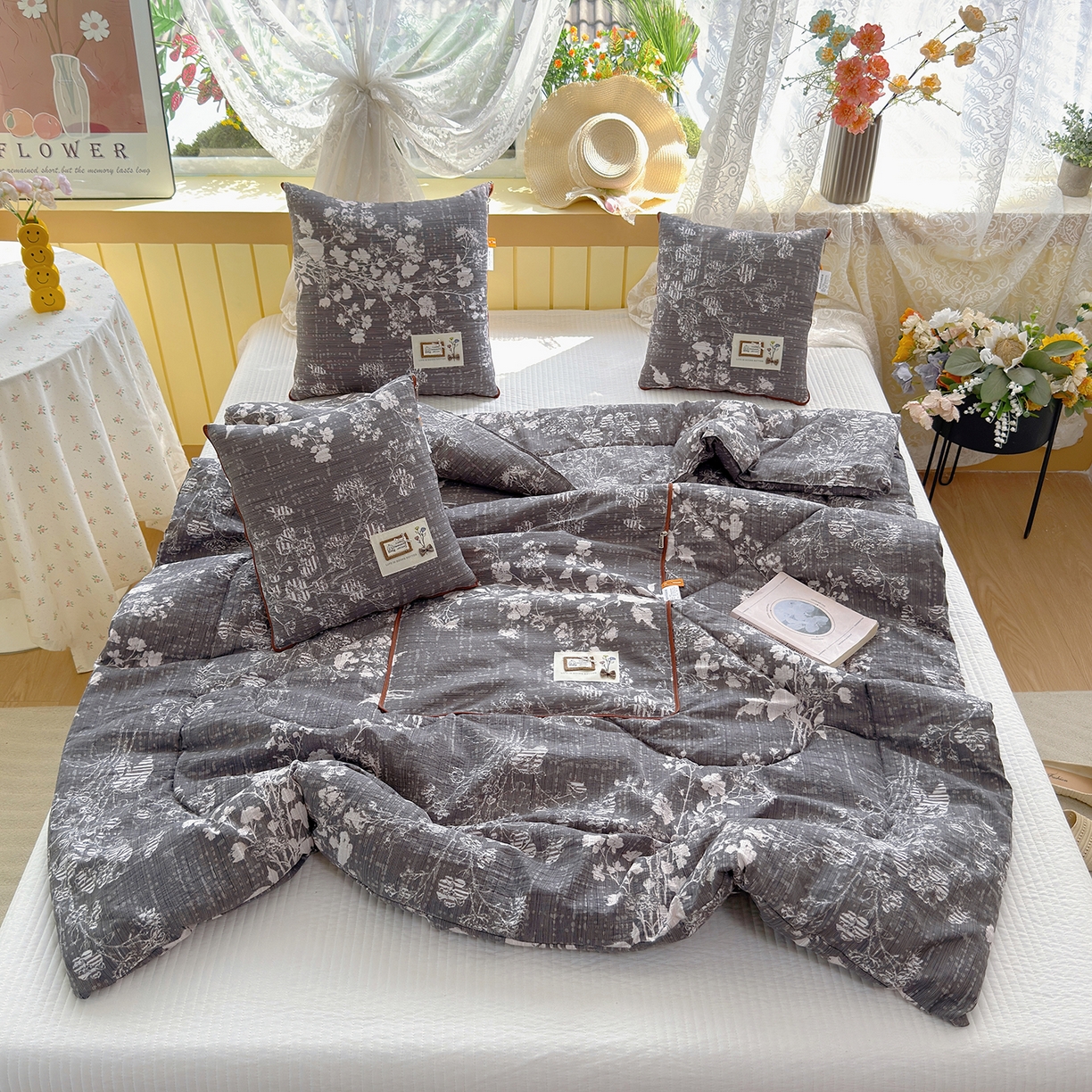 91家纺网 家纺一手货源 找家纺 宝马家纺（原梦童画） 2026新款色织云舒棉印花轻奢款抱枕被 春慕