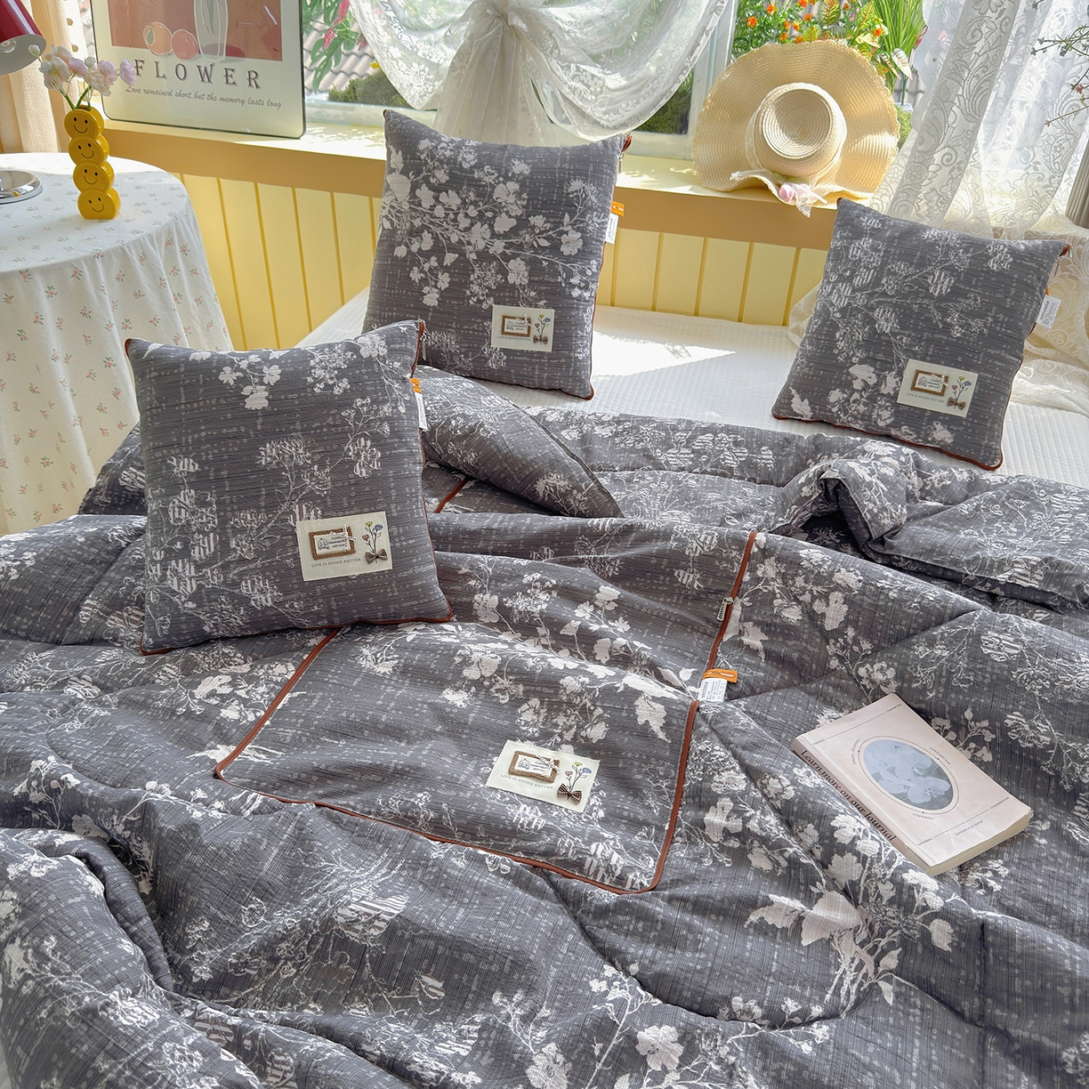 91家纺网 家纺一手货源 找家纺 宝马家纺（原梦童画） 2026新款色织云舒棉印花轻奢款抱枕被 春慕