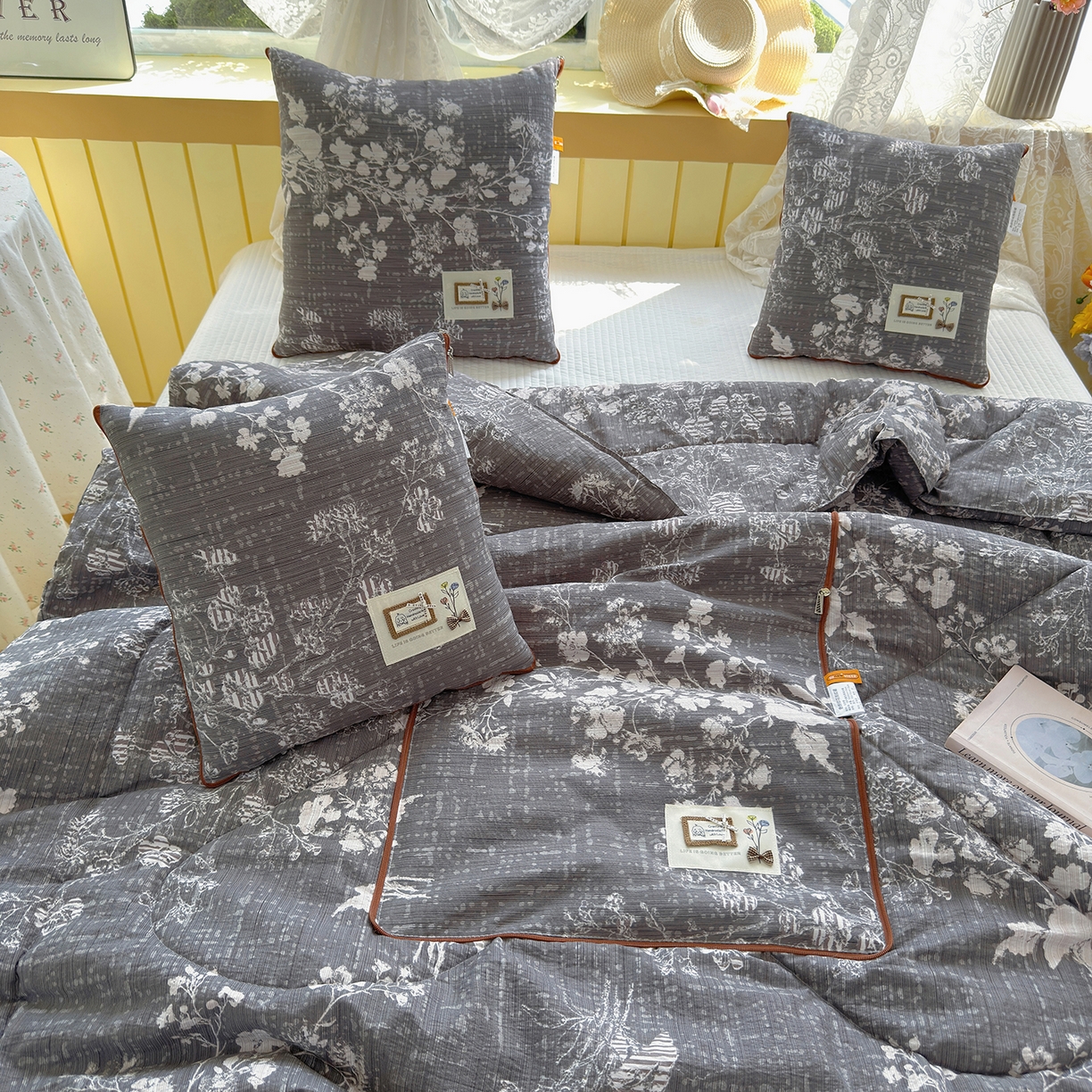 91家纺网 家纺一手货源 找家纺 宝马家纺（原梦童画） 2026新款色织云舒棉印花轻奢款抱枕被 春慕