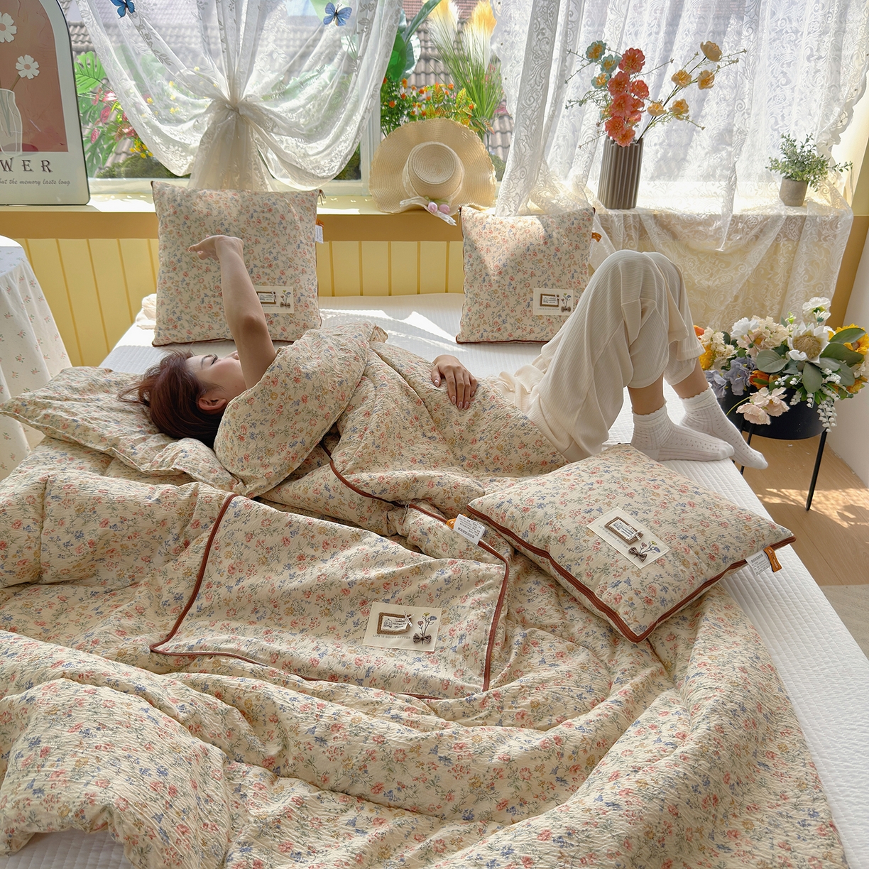 91家纺网 家纺一手货源 找家纺 宝马家纺（原梦童画） 2026新款色织云舒棉印花轻奢款抱枕被 浓情蜜意