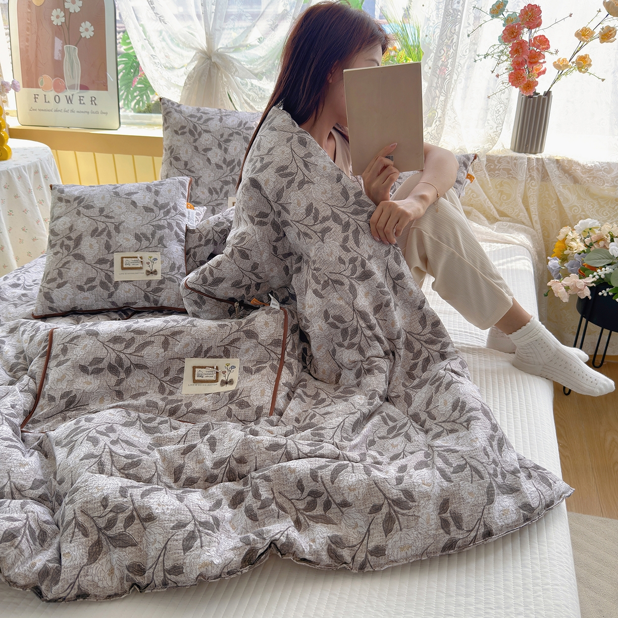 91家纺网 家纺一手货源 找家纺 宝马家纺（原梦童画） 2026新款色织云舒棉印花轻奢款抱枕被 花好月圆