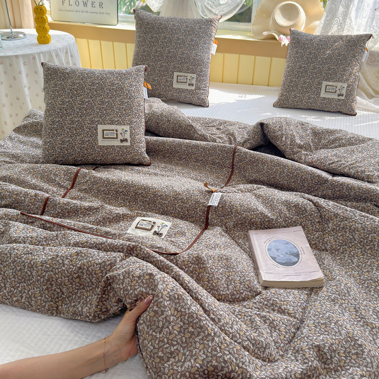 91家纺网 家纺一手货源 找家纺 宝马家纺（原梦童画） 2026新款色织云舒棉印花轻奢款抱枕被 花海