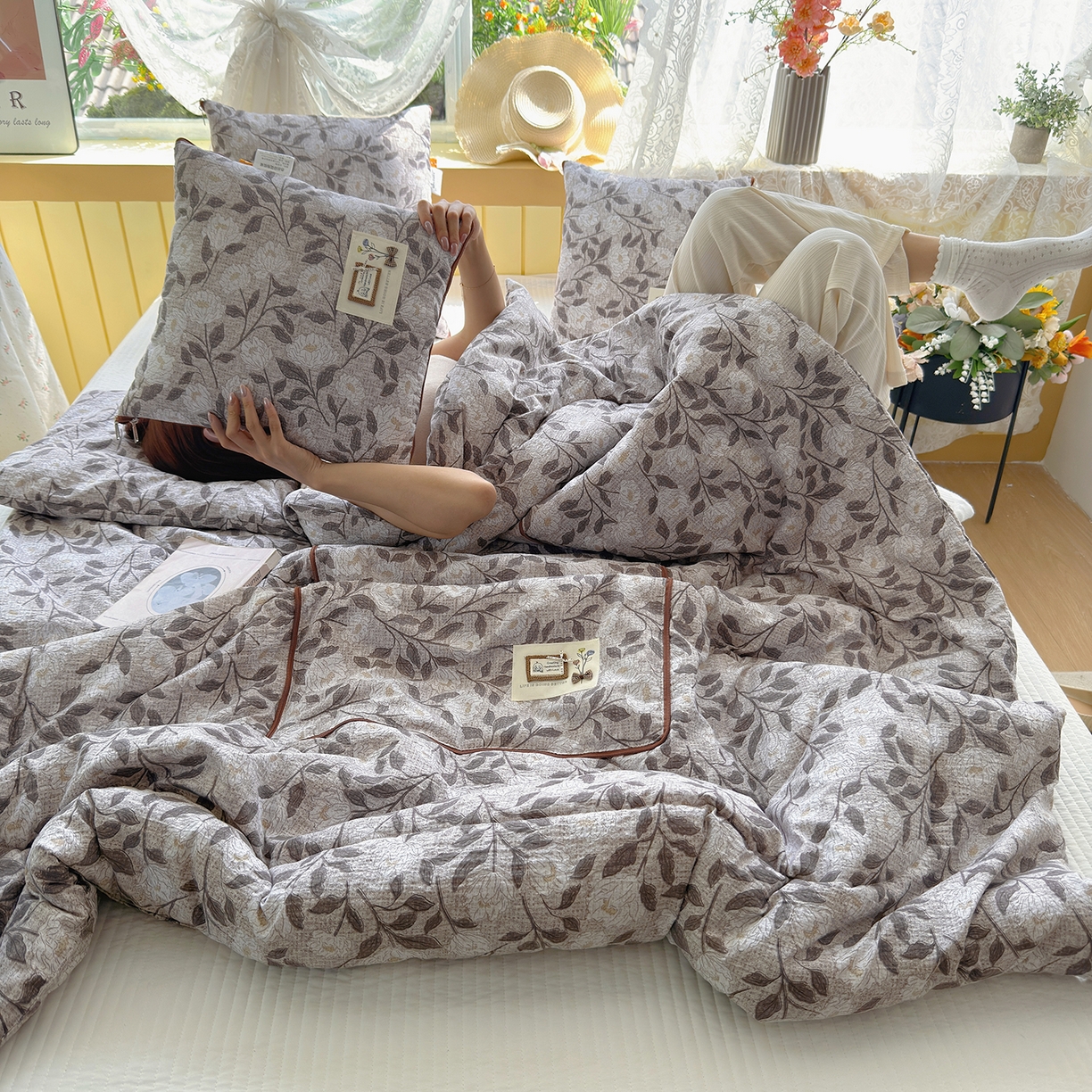 91家纺网 家纺一手货源 找家纺 宝马家纺（原梦童画） 2026新款色织云舒棉印花轻奢款抱枕被 花好月圆