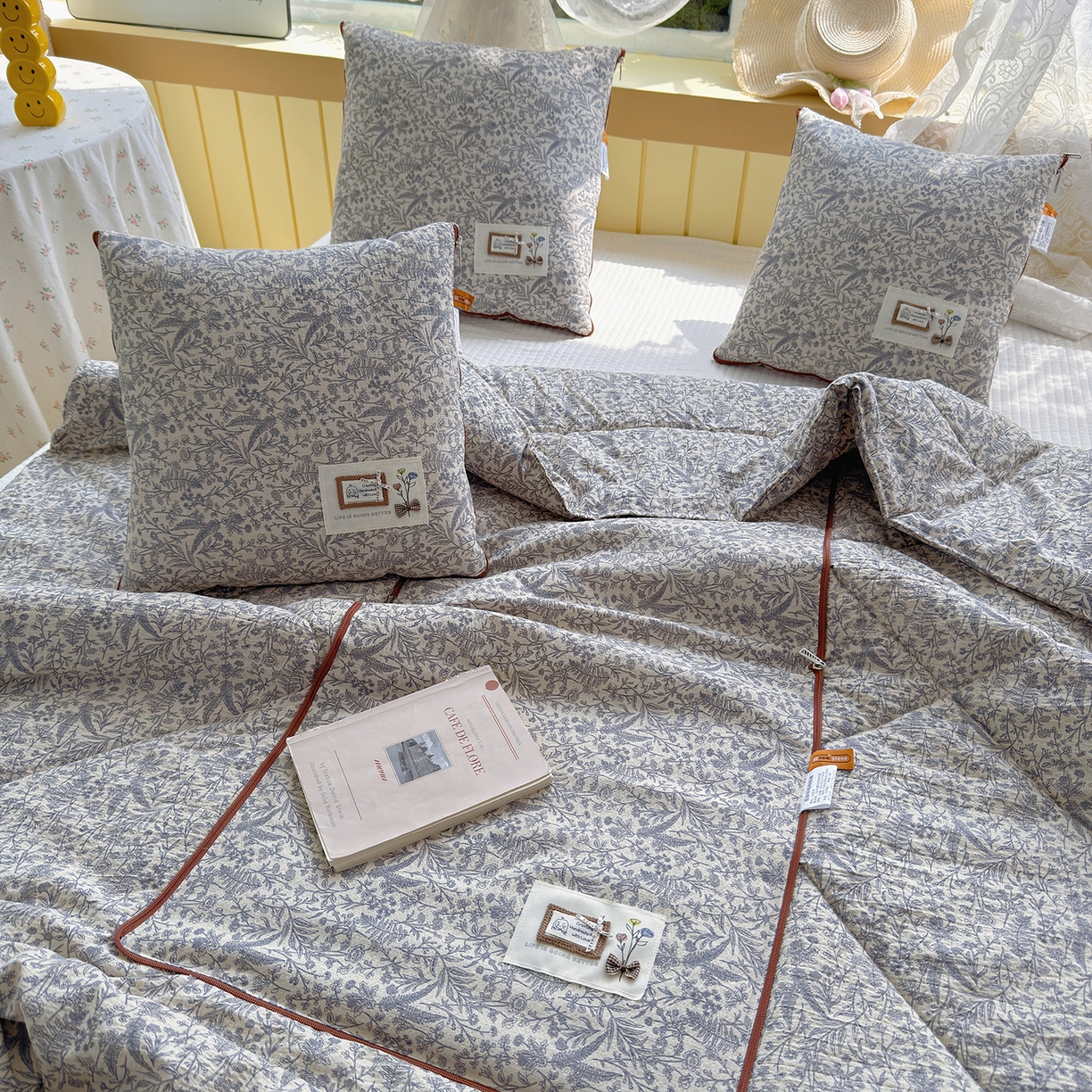 91家纺网 家纺一手货源 找家纺 宝马家纺（原梦童画） 2026新款色织云舒棉印花轻奢款抱枕被 镜花缘