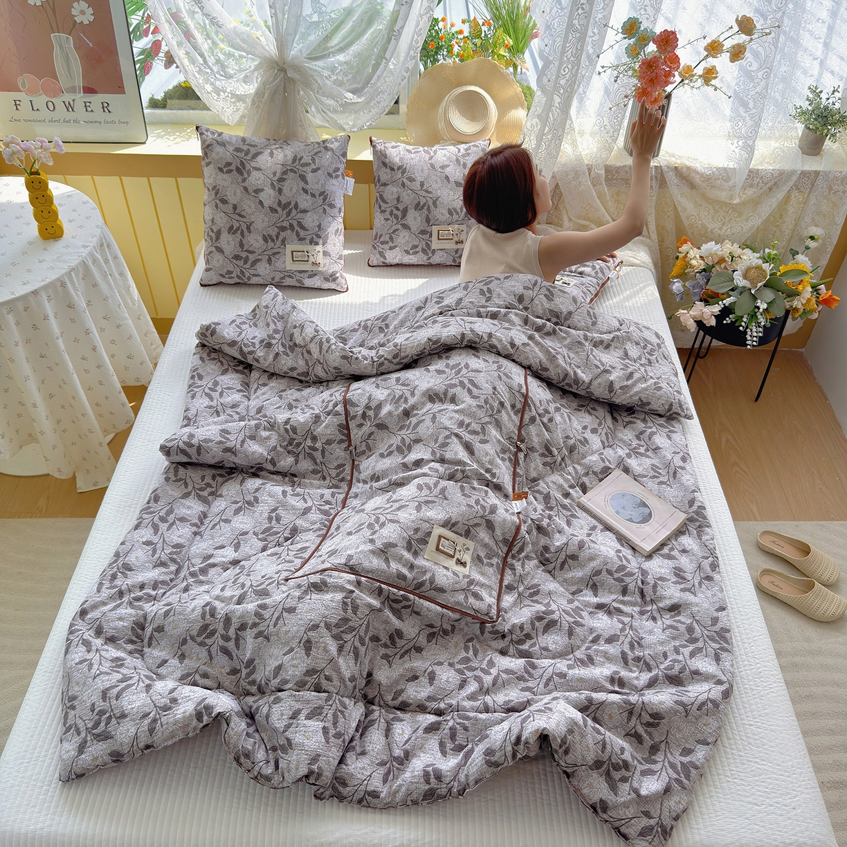 91家纺网 家纺一手货源 找家纺 宝马家纺（原梦童画） 2026新款色织云舒棉印花轻奢款抱枕被 花好月圆