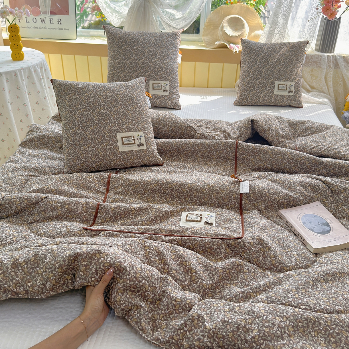 91家纺网 家纺一手货源 找家纺 宝马家纺（原梦童画） 2026新款色织云舒棉印花轻奢款抱枕被 花海