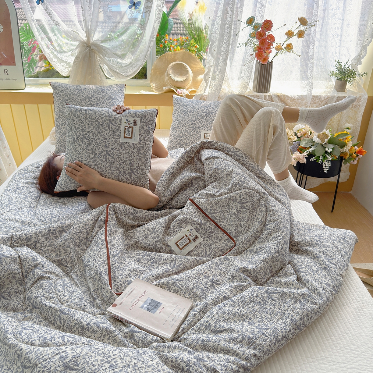 91家纺网 家纺一手货源 找家纺 宝马家纺（原梦童画） 2026新款色织云舒棉印花轻奢款抱枕被 镜花缘