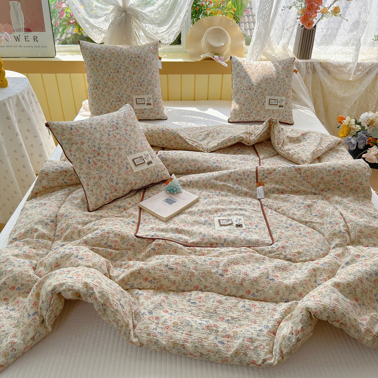 91家纺网 家纺一手货源 找家纺 宝马家纺（原梦童画） 2026新款色织云舒棉印花轻奢款抱枕被 浓情蜜意