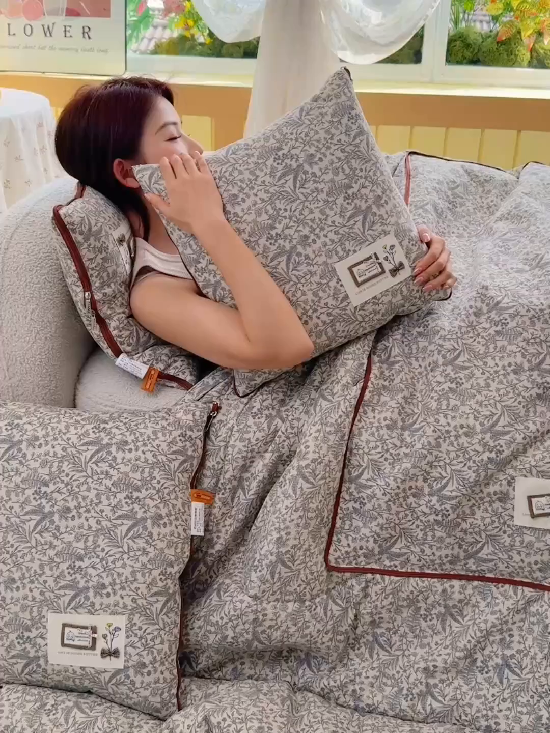 91家纺网 家纺一手货源 找家纺 宝马家纺（原梦童画） 2026新款色织云舒棉印花轻奢款抱枕被 镜花缘